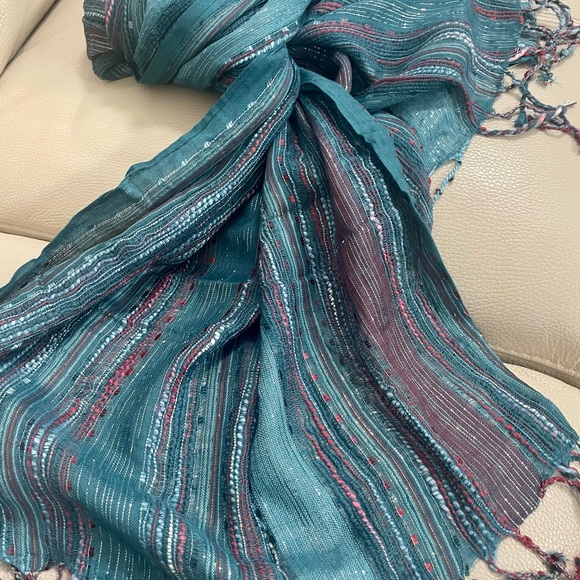 Scarf - Picture 9 of 11